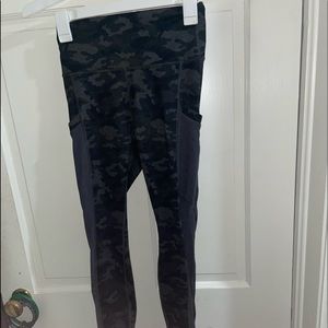 Black Camo Fabletics leggings!!